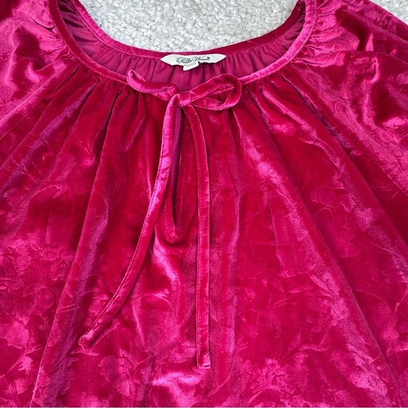 NWT pioneer woman stamped velvet peasant top. Red pink. Lace cuff XXXL - Picture 9 of 10